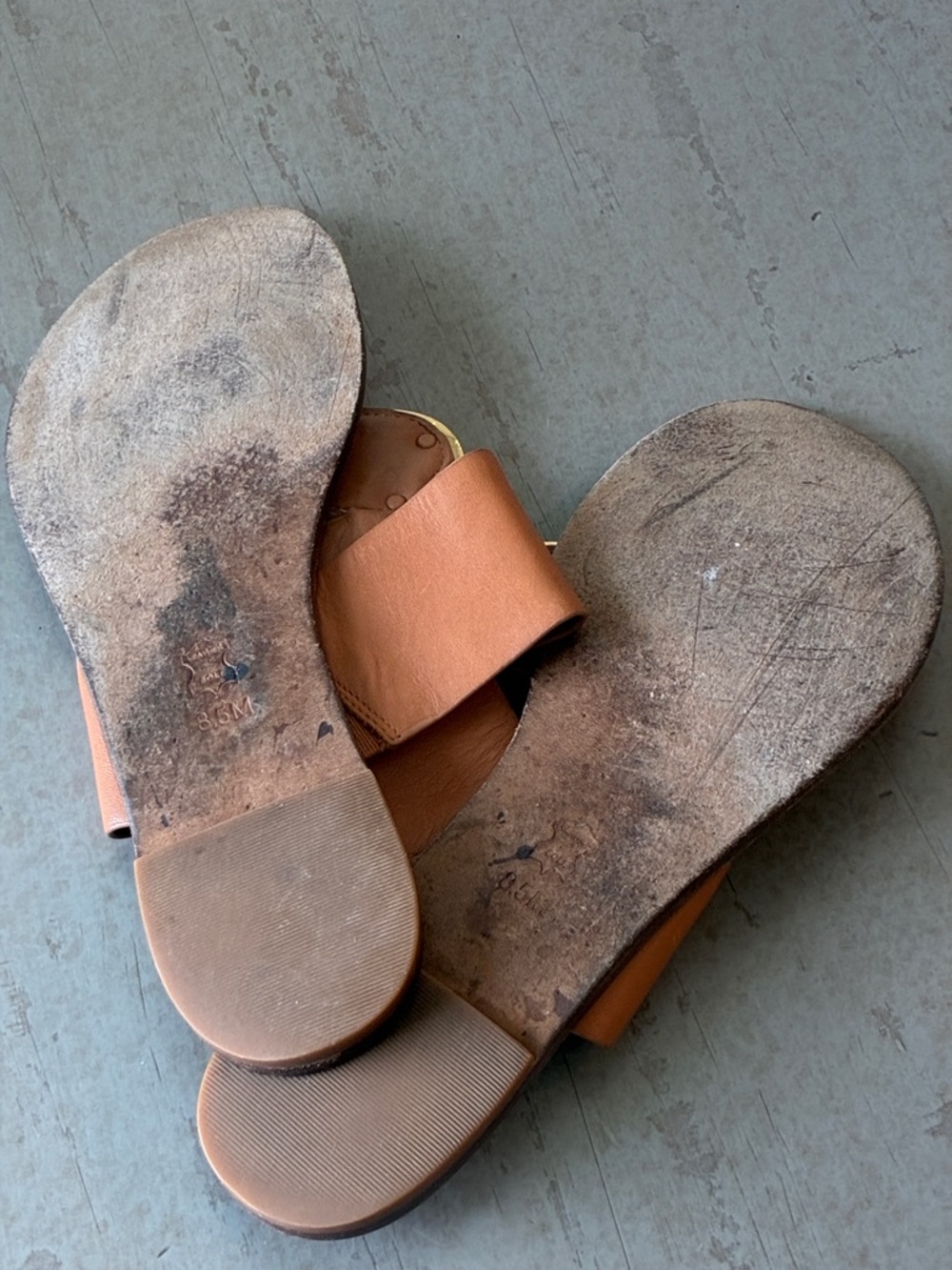 Tory Burch Cognac Leather Thong Sandals with Gold Disc - Picture 10 of 10